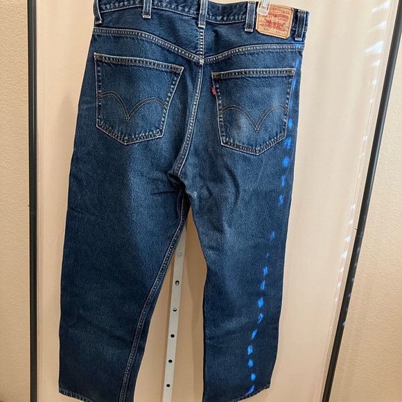 Levi Strauss Levi’s in good condition in medium wash. Size 505 38/30. - Picture 2 of 4